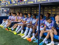 球盟会平台-比赛中出现激烈厮杀,两队互有来回的球员