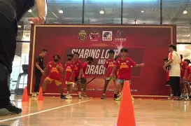 抢眼表现!篮球赛场球员扣篮精彩视频